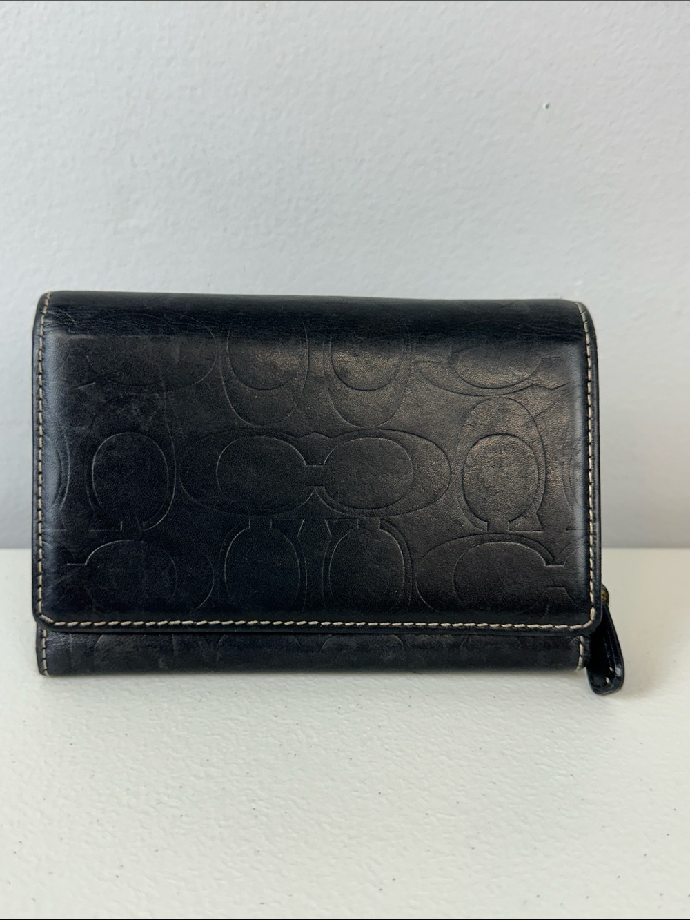 COACH Women's Signature C Embossed Leather Bi-fold Wallet Zipper and Stitching